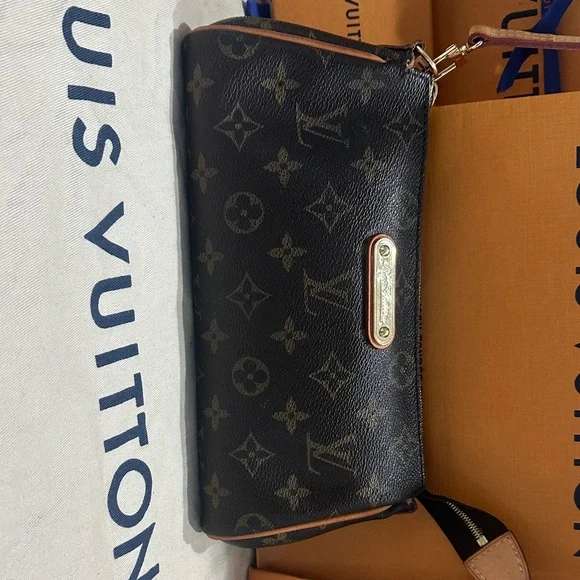 Louis Vuitton Monogram Crossbody Bag - Picture 3 of 16
